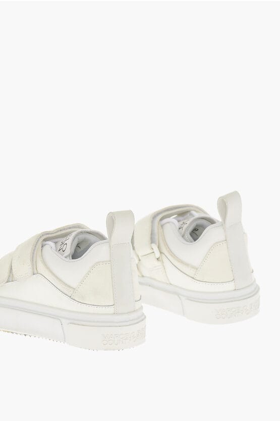 Lage suède sneakers met klittenbandsluiting in wit