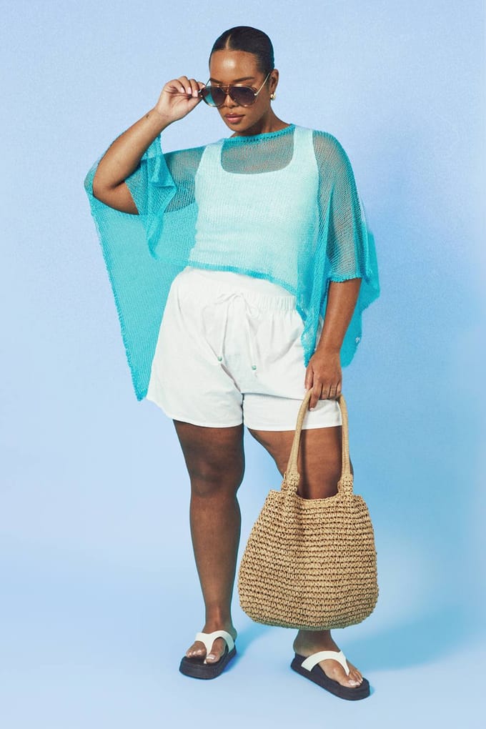 boohoo Dames Plus Lichtgewicht Gebreide Gehaakte Cape | Aqua | Maat: 24/26