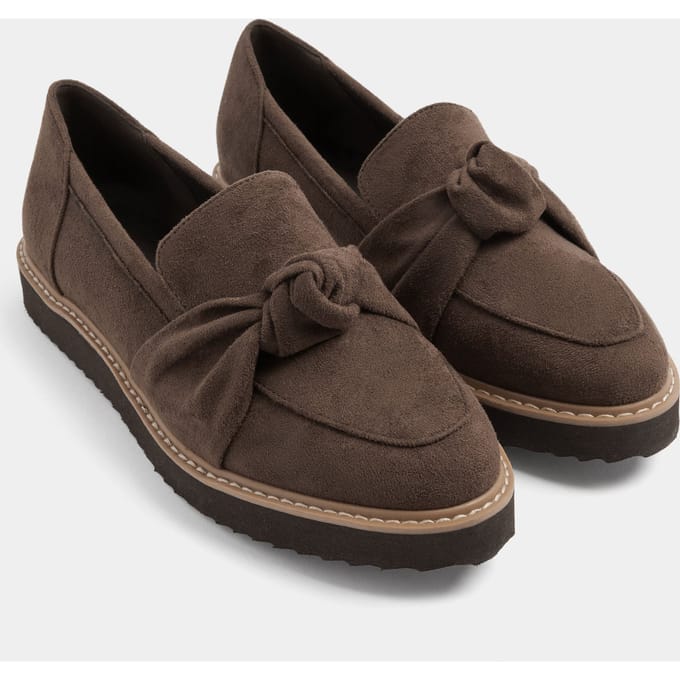 Yours Chocoladebruine Loafers Van Imitatiesuède Met Knoopdetail In Brede Epasvormsize 42E