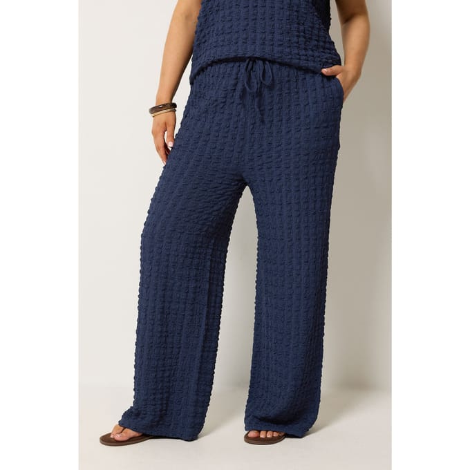 Yours Marineblauwe Broek Met Bubbeltextuur En Wijde Pijpen Size Regular > 48