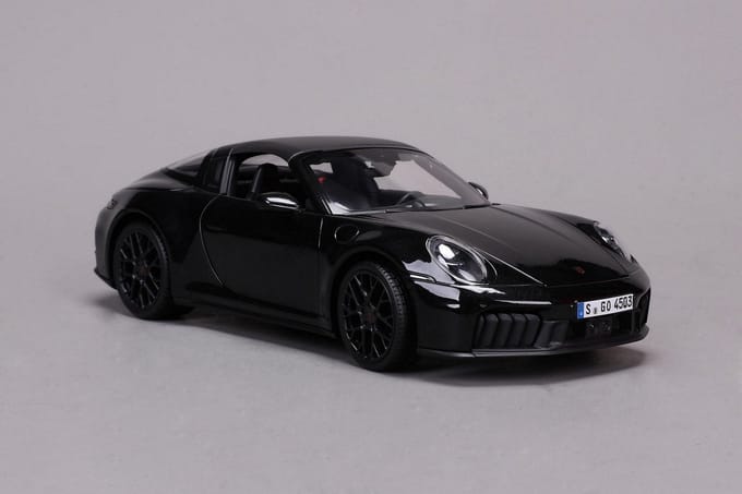 Maisto 1/18 Porsche 911 (992.2) Targa 4 GTS - Zwart metallic