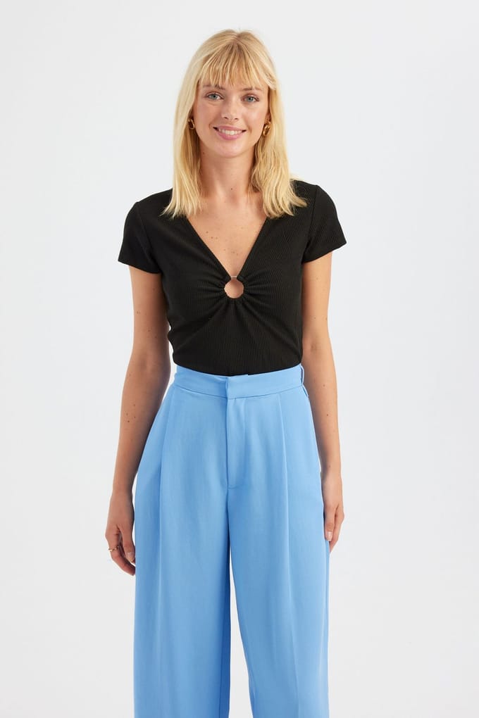 V-hals Korte Mouwen Top met Rimpeldetail