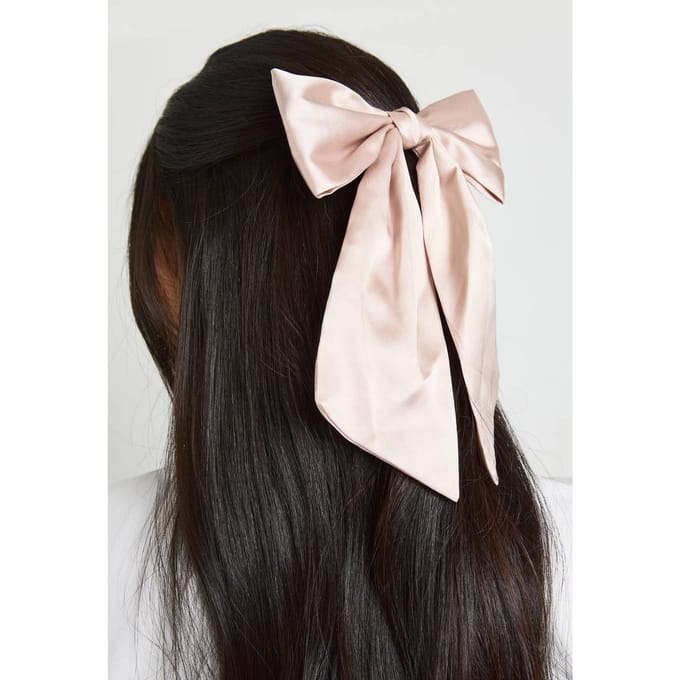 boohoo Dames Champagnekleurige Satijnen Grote Haarstrik Clip