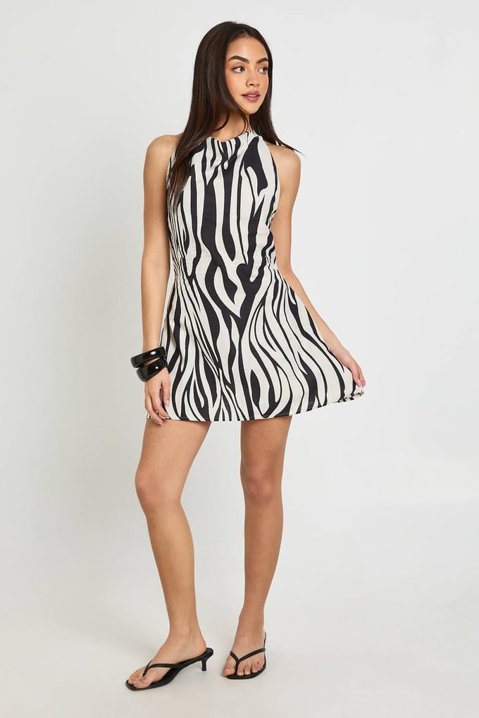 boohoo Dames Zebra Linnen Halternek Mini Jurk | Zwart | Maat: 34