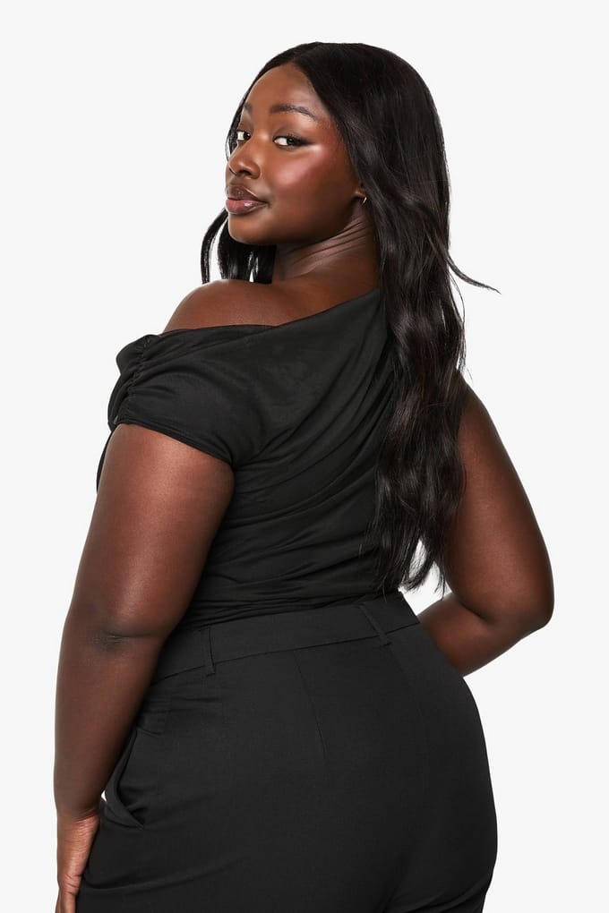 boohoo Dames PLUS MESH OVERLAY GERAFELDE BODYSUIT | Zwart | Maat: 56