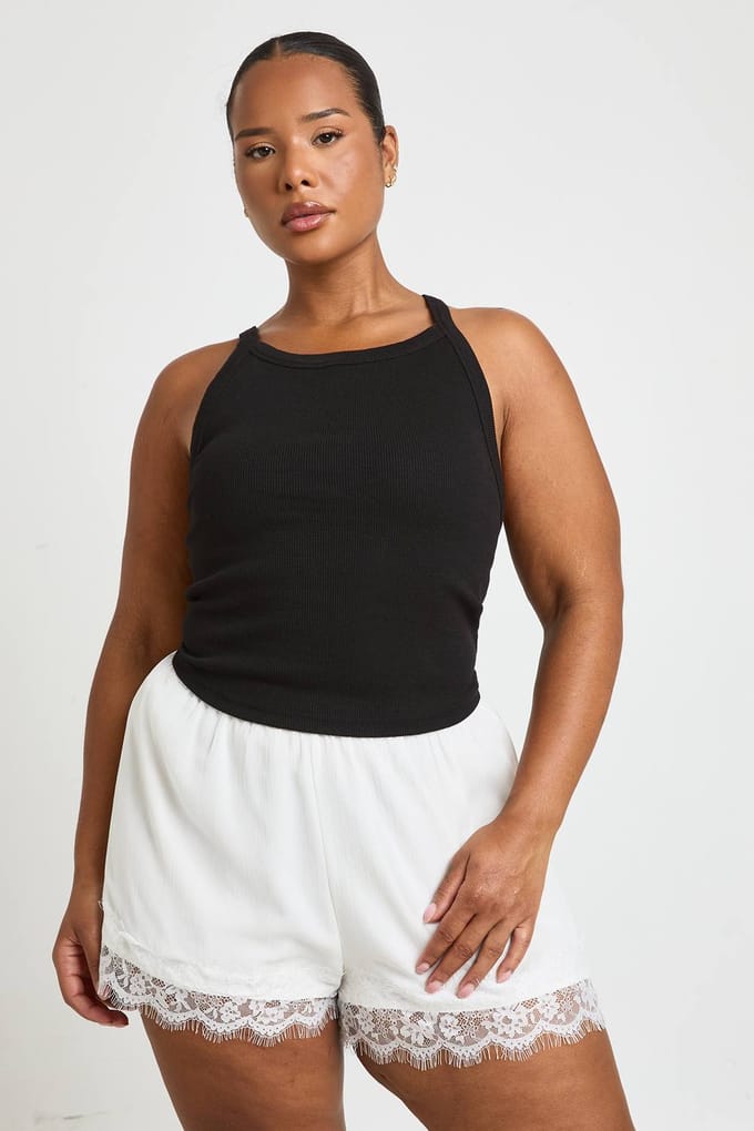 boohoo Dames Plus Chiffon Short Met Kanten Zoom En Flippy Model | Ivory | Maat: 24