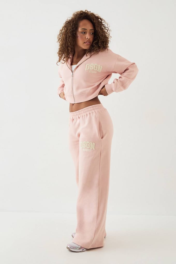 Dames DSGN Studio Badstof Applique Boxy Crop Hoodie met Rits | Lichtroze | Maat: Medium