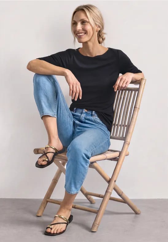 Shirt met golvende halslijn in effen kleur