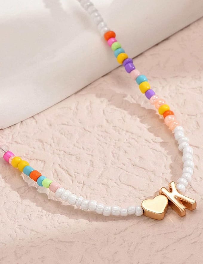 Ketting kraaltjes met hanger letter K