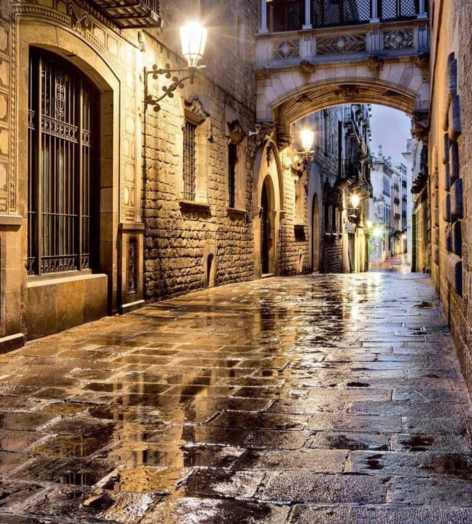 Fotobehang - Ancient Street 225x250cm - Vliesbehang