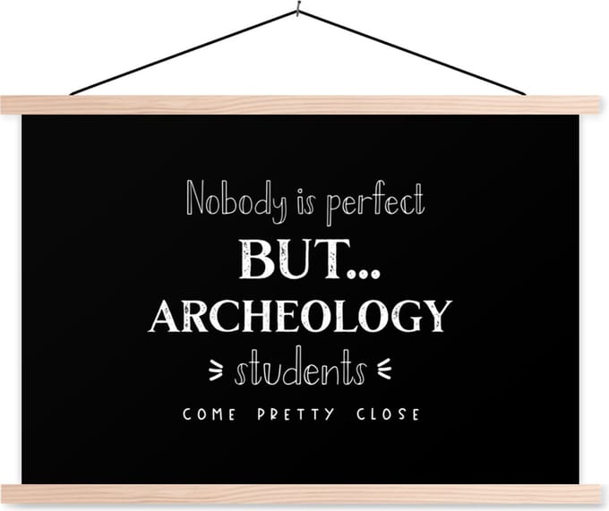 Posterhanger incl. Poster 150x100 cm - Schoolplaat - Quote - Archeologie - Student - Textielposter - Blanke latten
