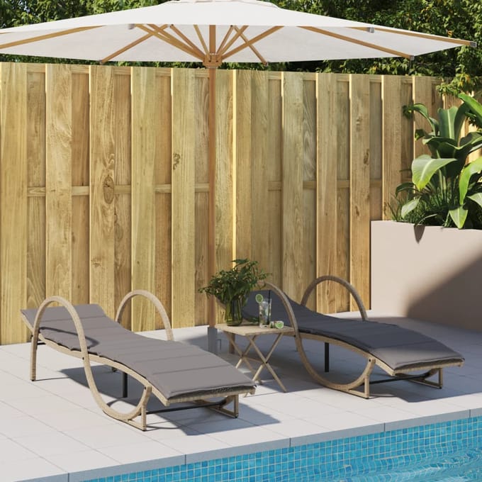 vidaXL - Ligstoelen - 2 - st - met - tafel - poly - rattan - beige