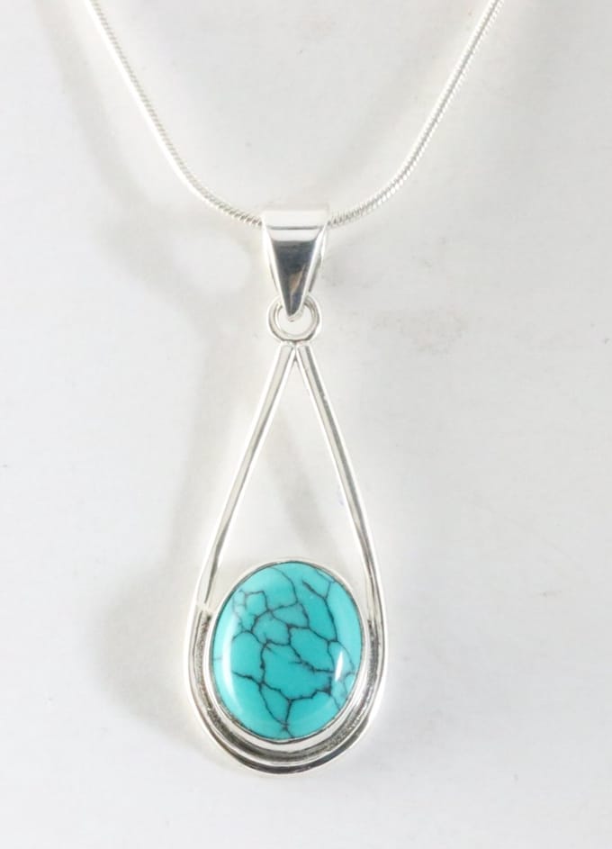 Zilveren hanger met turkoois aan ketting