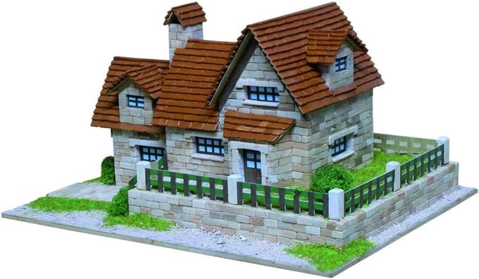Model Bouwpakket - Chalet Huis - Hobby Project - Echte Keramiek Stukken - 31 x 26 x 5 cm - Multicolour
