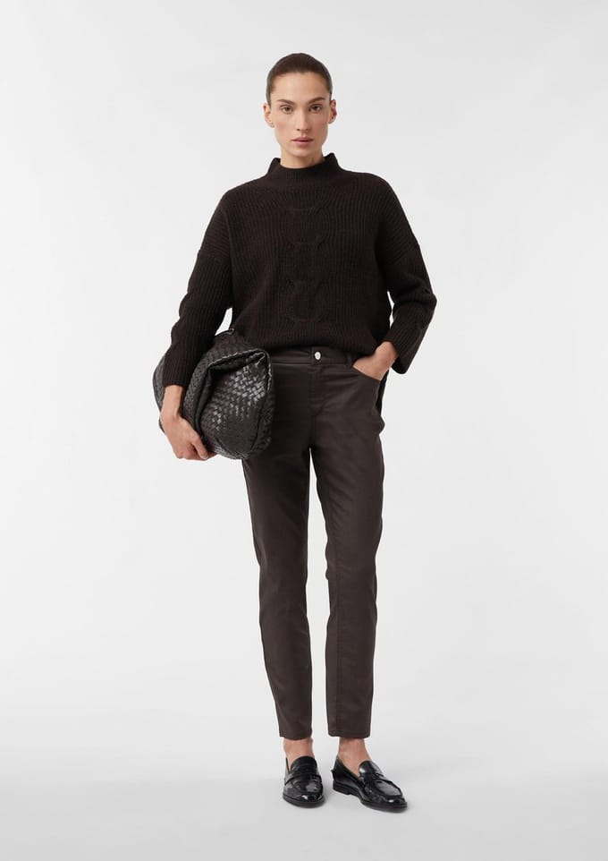 Slim fit coated cotton blend five pocket trousers voor vrouwen COMMA