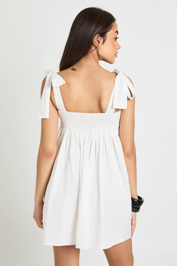 boohoo Dames Mini Smock Jurk Met Strikschouders | Wit | Maat: 38