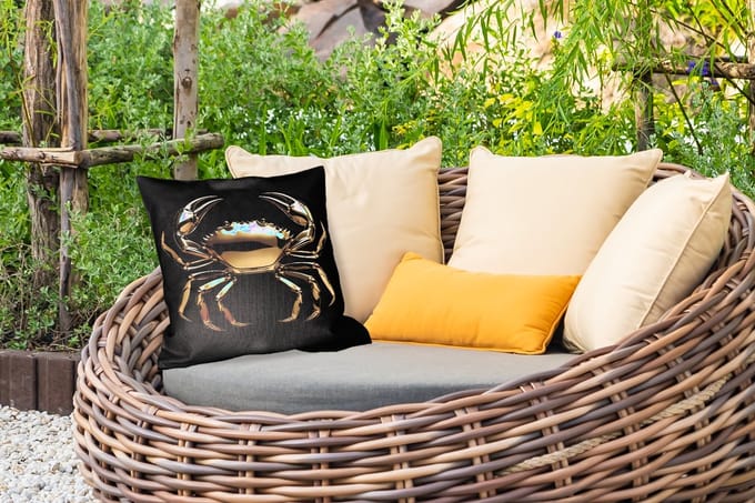 Tuinkussen - Goud - Krab - Dieren - Zwart - 40x40 cm - Weerbestendig