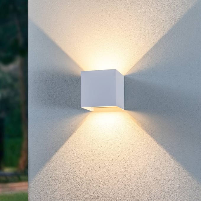 Lindby LED buiten wandlamp Nivar, hoekig, wit, 10 cm, IP54