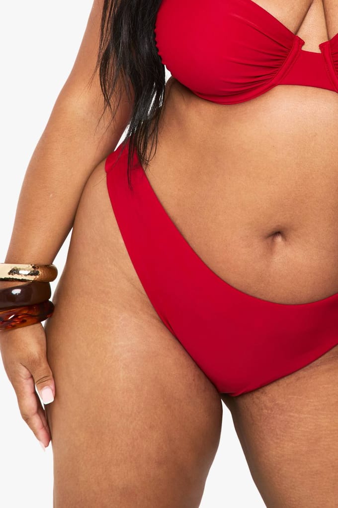boohoo Dames Plus Swimwear Essentials Hoge Taille Slip | Red | Maat: 24