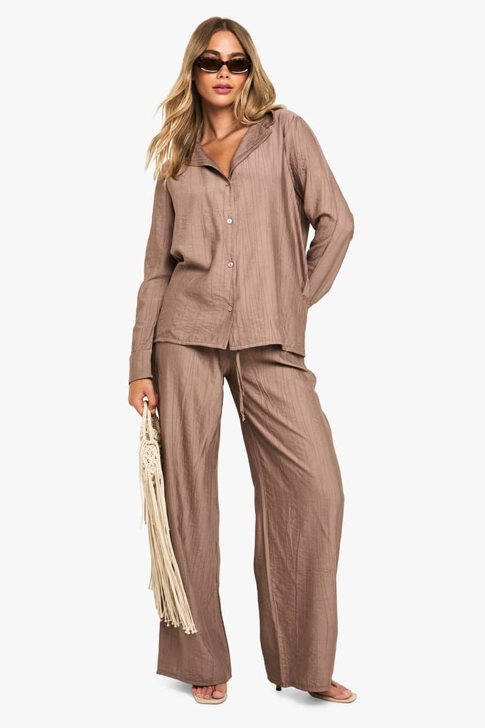boohoo Dames Crinkle oversized overhemd & broek set | Mocha | Maat: 8