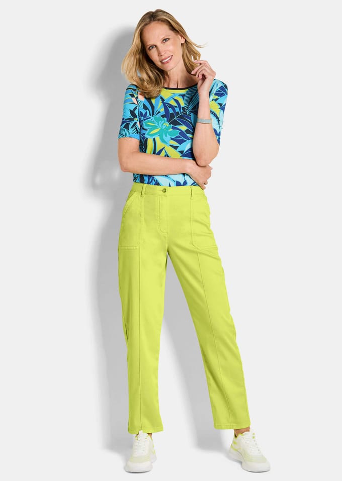 Broek SARA met cargozakken - lichtgroen - Gr. 22 van Goldner Fashion
