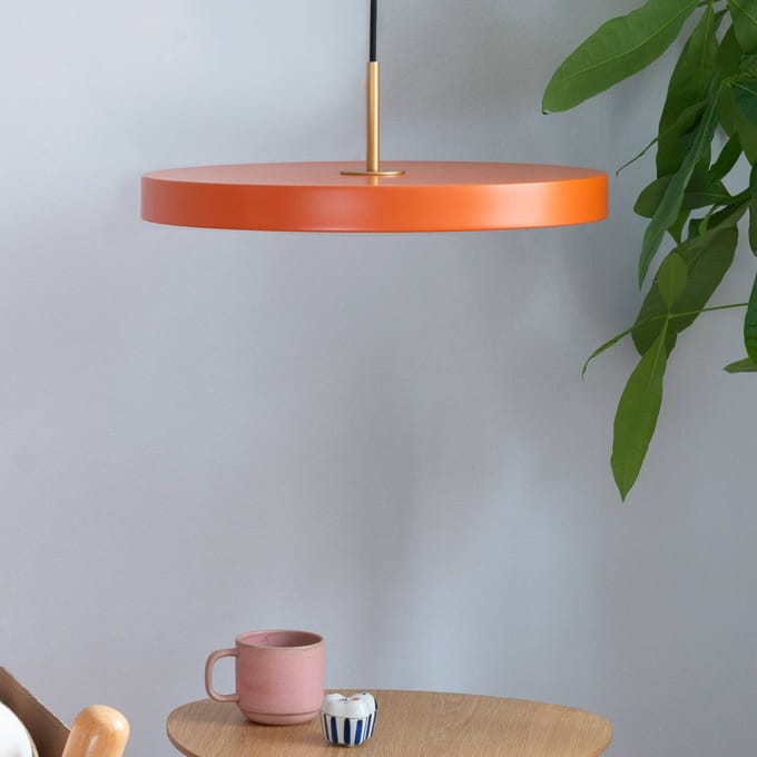 UMAGE LED hanglamp Asteria Mini, oranje/messing, Ø 31 cm