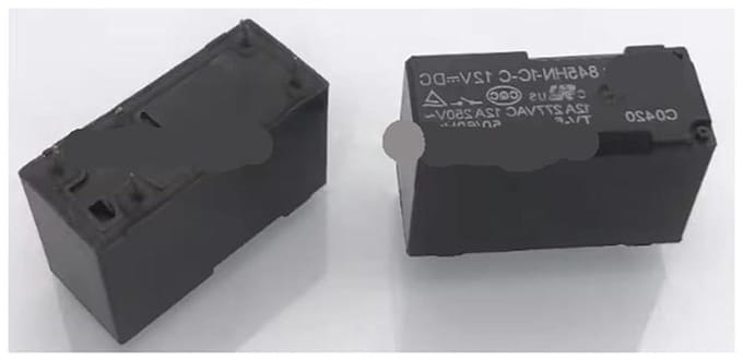 Elektromechanisch relais - Schakelcomponent - Elektronica besturen - 12VDC spoelspanning - 5 poot - Zwart