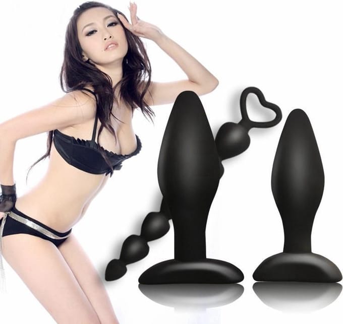 Anal Toys Trainer set van 3 stuks - Zwart - Mini en Large + Anal Beads medium. voor de beginner