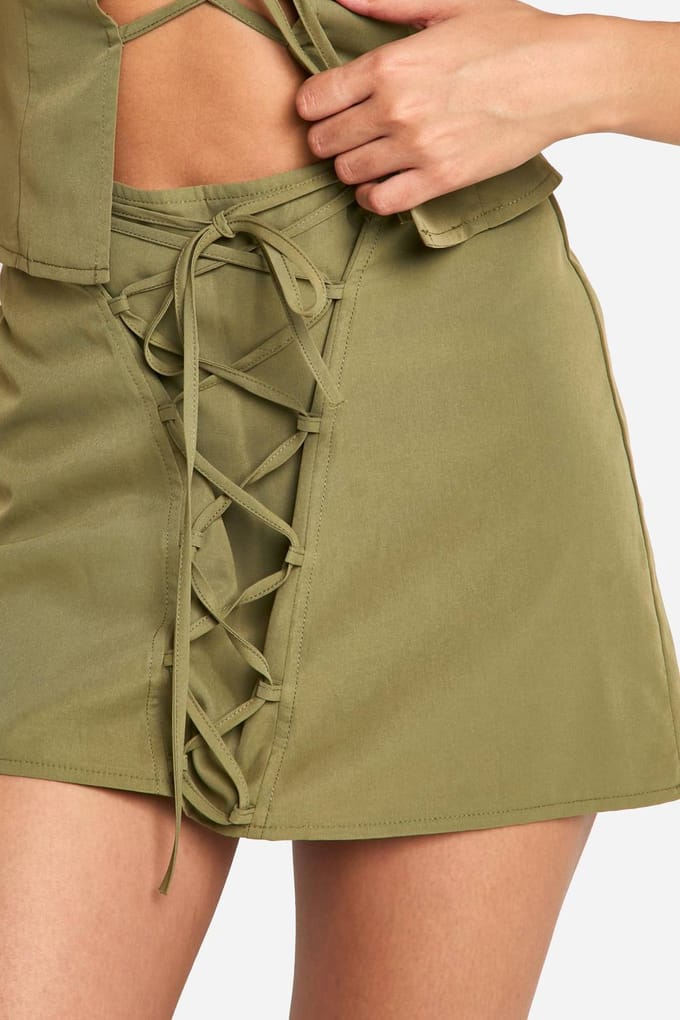 boohoo Mini Rok met Vetersluiting aan de Voorkant | Olive | Maat: 8