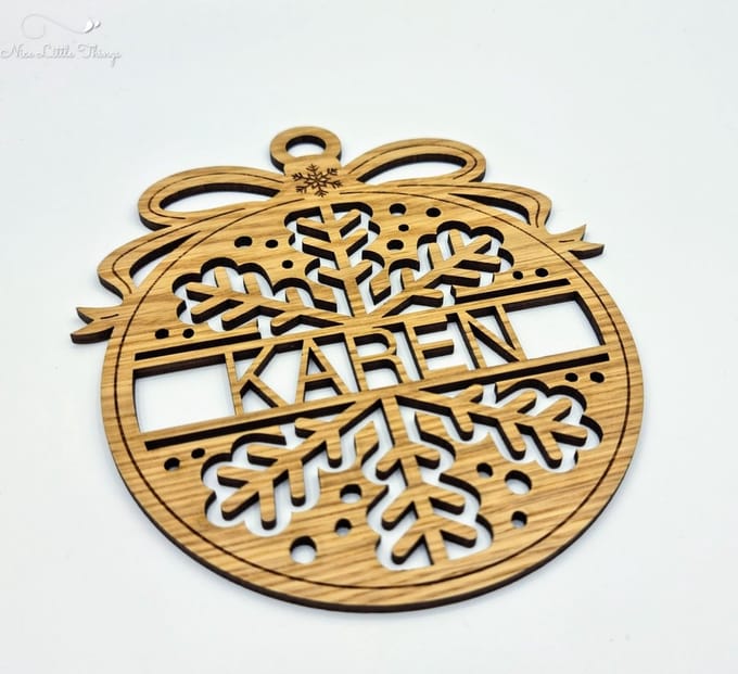 [Nice Little Things] - Maxi Kerst Ornament - Met naam - Eik - Sneeuwvlokje