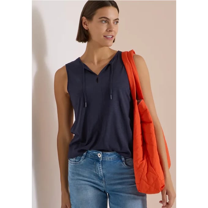 Top met split in de hals en bandjes