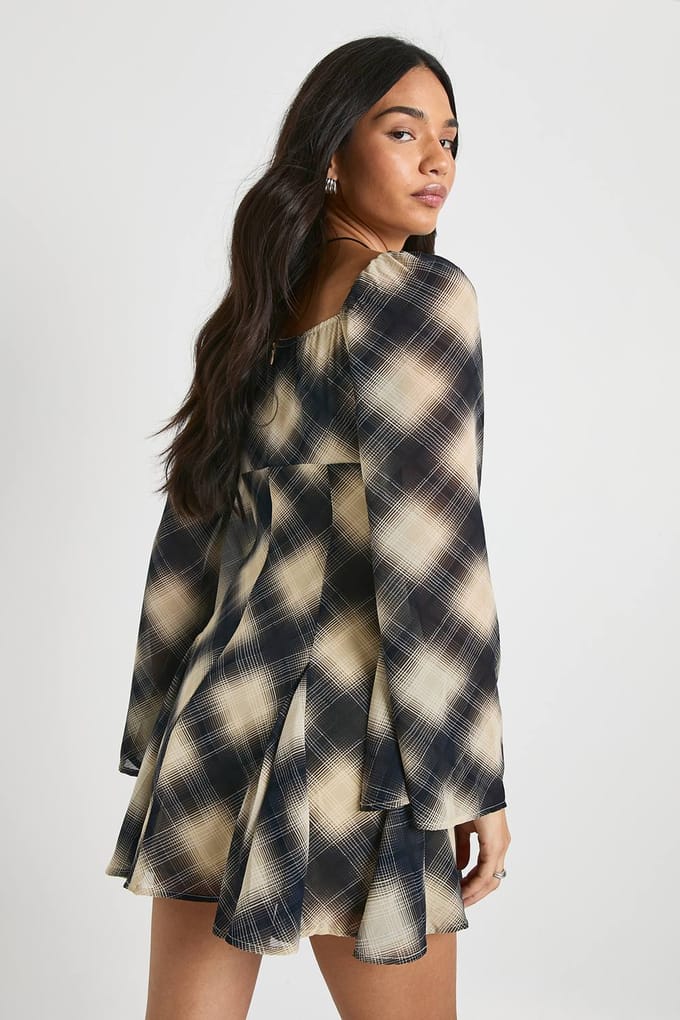 boohoo Dames Bekijk Chiffon Godet Mini-jurk | Navy | Maat: 10