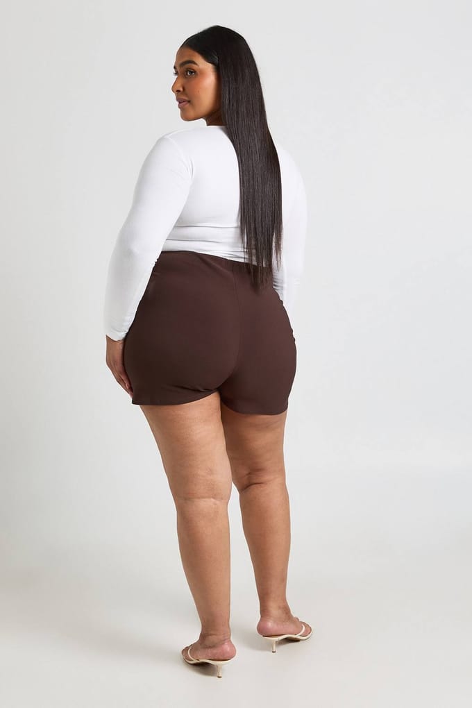 boohoo Dames Plus Bengaline Wikkel Skort | Chocolate | Maat: 28