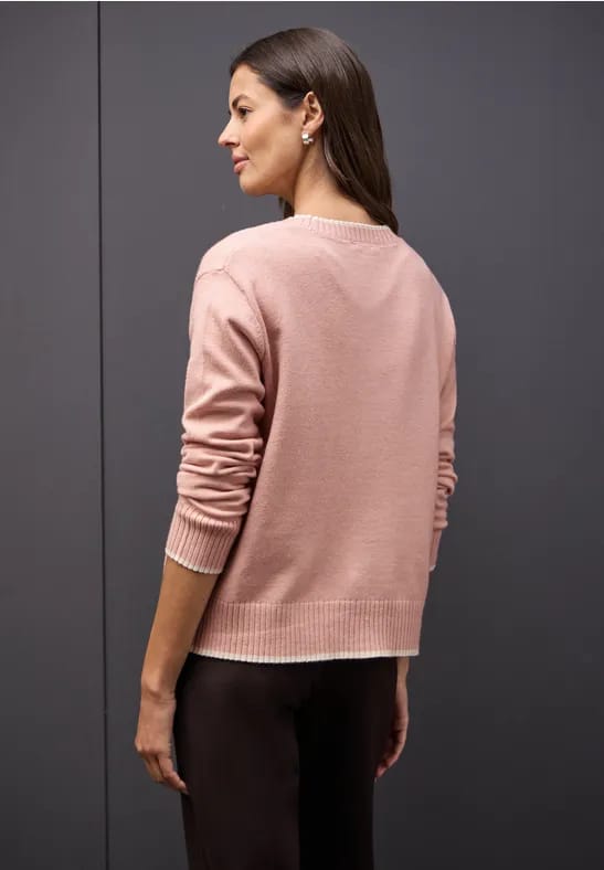 Vest met contrasterende details
