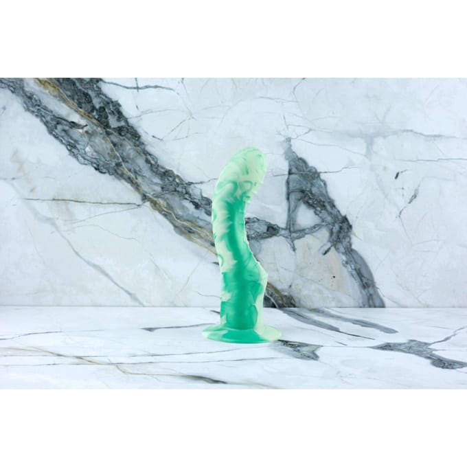 Ylva & Dite | Handgemaakte Groene Dildo met Zuignap | Kajsa