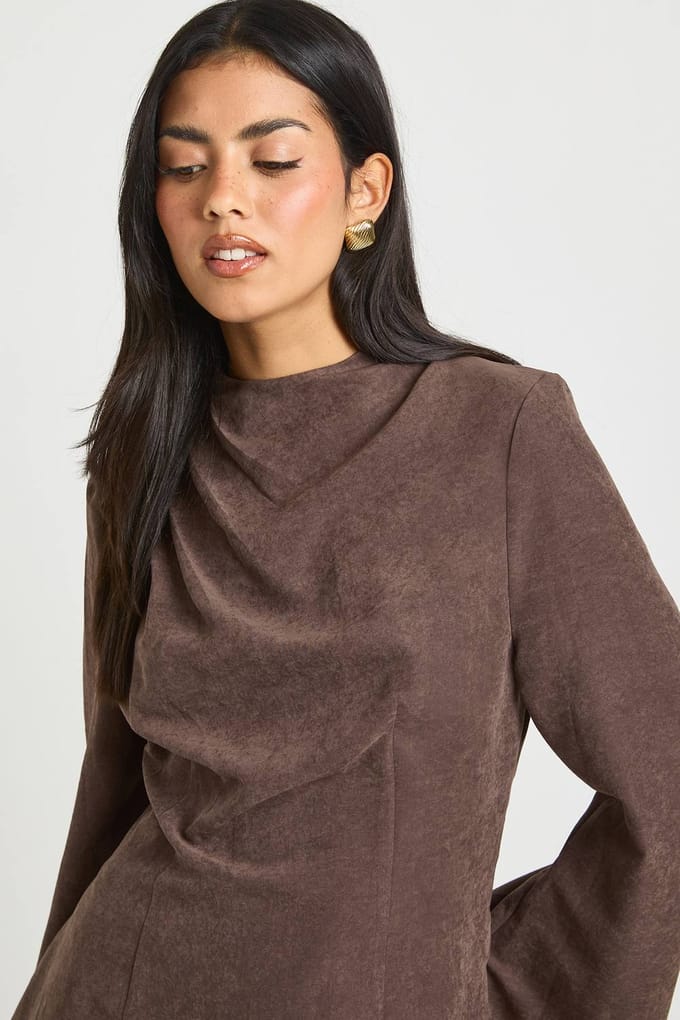 boohoo Dames Gedrapeerde Schouder Lange Mouw Mini Jurk | Chocoladebruin | Maat: 40