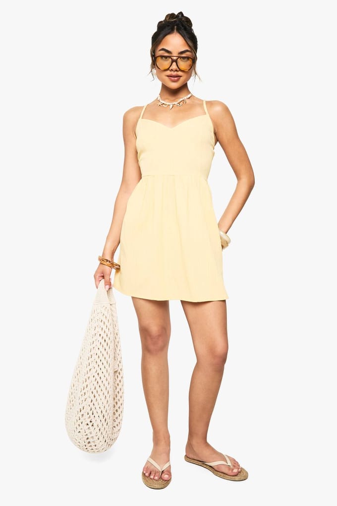 boohoo Dames Textuurgerimpelde Mini-jurk met Bandjes | Citroen | Maat: 42