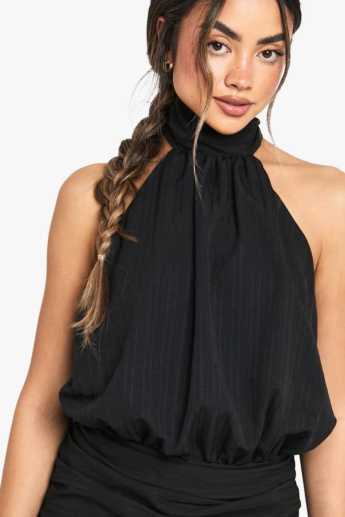 boohoo Dames Getextureerde gerafelde frillrok halterneck mini-jurk | Zwart | Maat: 40