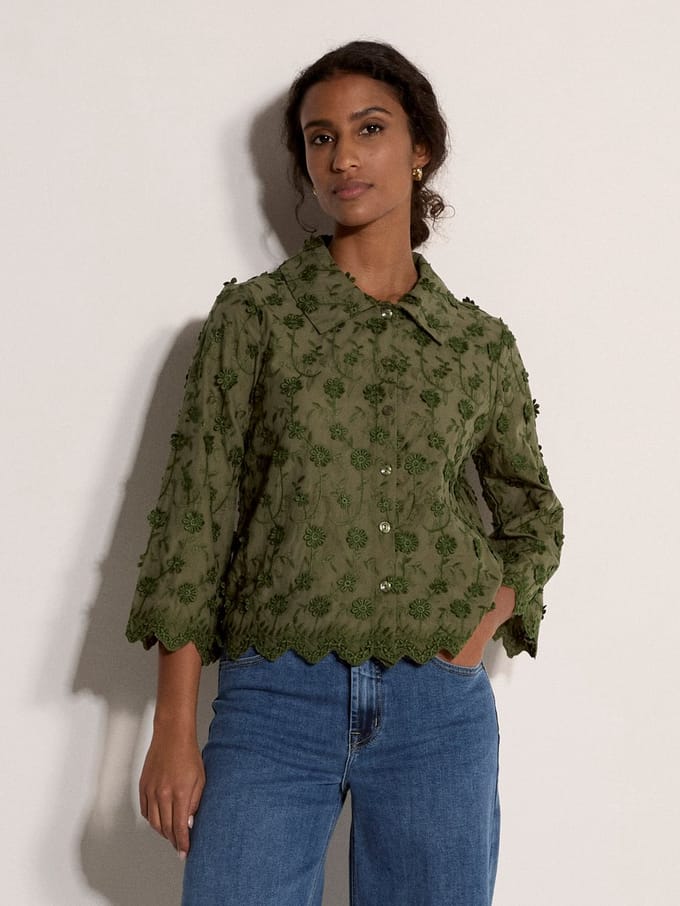 Kort shirt met bloemenapplicaties