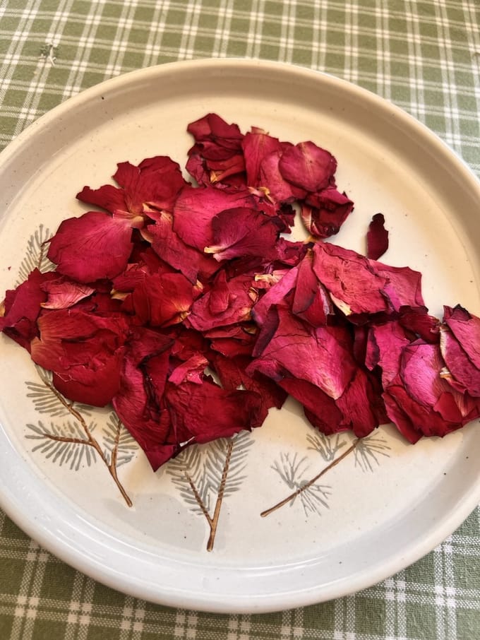 Juliette's Botanicals - gedroogde rozenblaadjes - stazak 50 gram