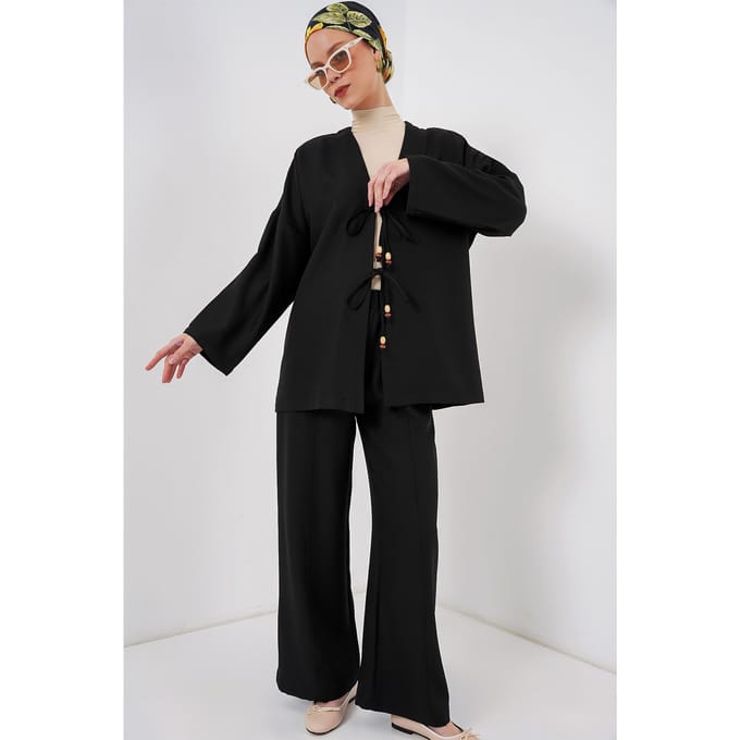 V-hals cardigan en wijde broekset