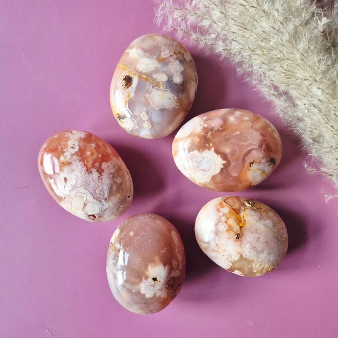 Cherry Blossom Agate Handsteen – ca. 4–6 cm - Palmsteen / Worrystone / Zorgensteen