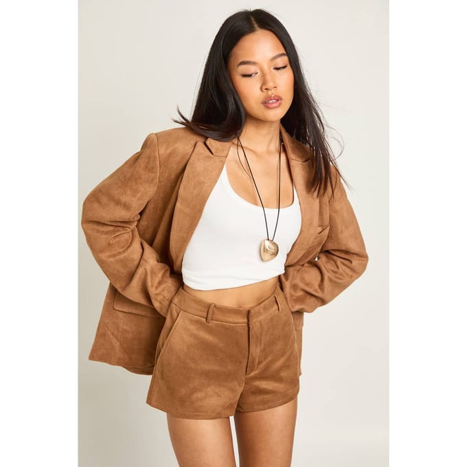 boohoo Dames Kleine imitatie-suede getailleerde mini shorts | Brown | Maat: 12