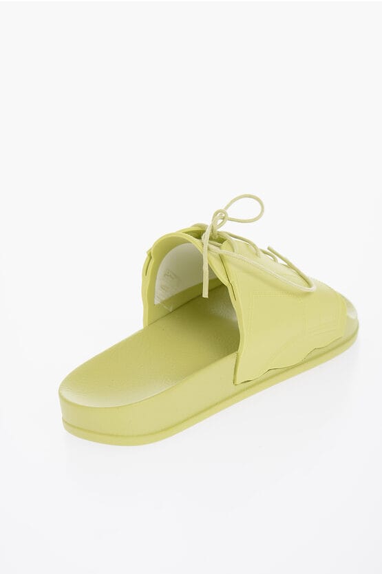 Rubberen slippers met veterdetail in groen