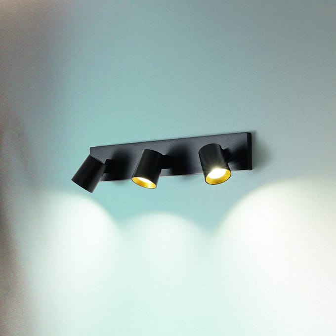 Fabas Luce Modo spot, 3-lamps, zwart, decoratieve ringen, GU10, aluminium