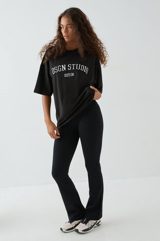 Dames DSGN Studio Applique Oversized T-shirt | Zwart | Maat: 34