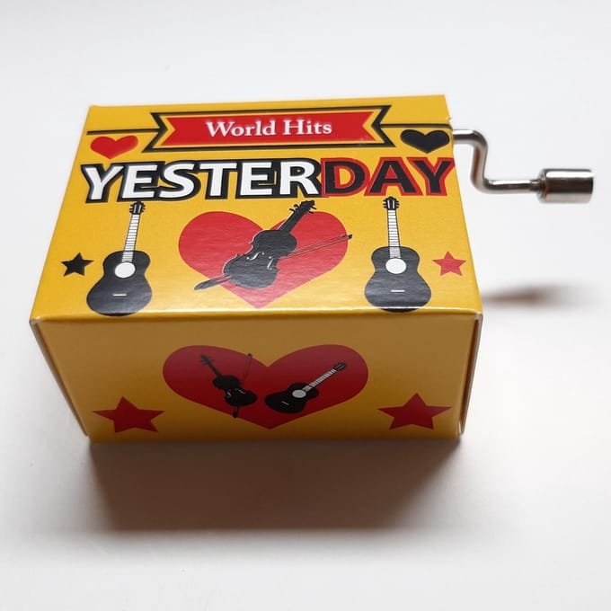 Muziekdoosje wereldhits Yesterday van de Beatles in rood geel