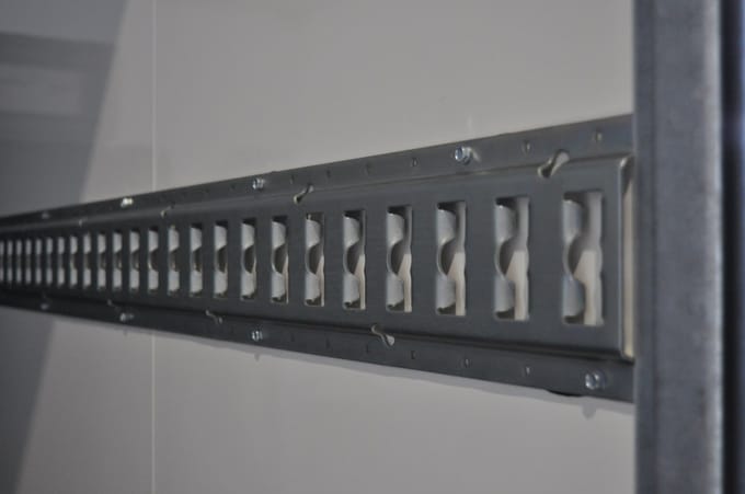 Rails voor ladingzekering 2,5 mm dikte -150 & 250 cm