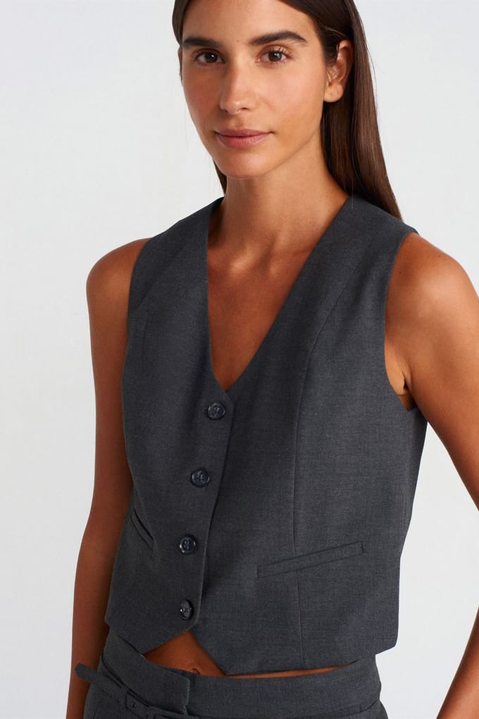 Korte Crepe Vest met Knopen Sluiting