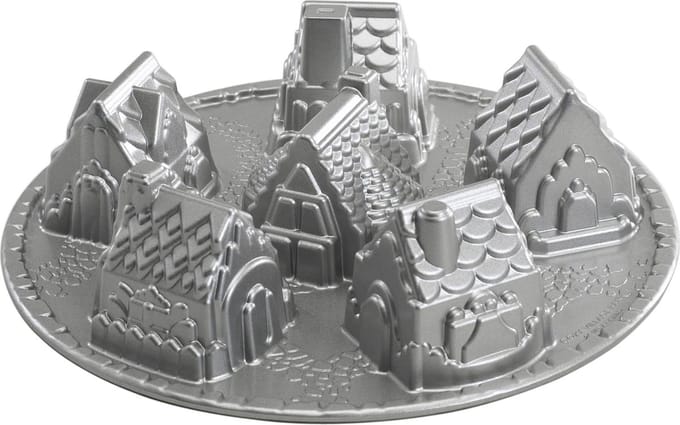 Bakvorm "Cozy Village Baking Pan" - Nordic Ware | Sparkling Silver Holiday